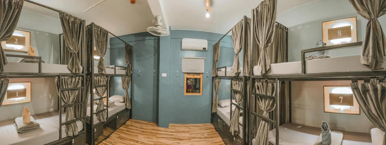 Outpost Hostel - Coron Exterior photo